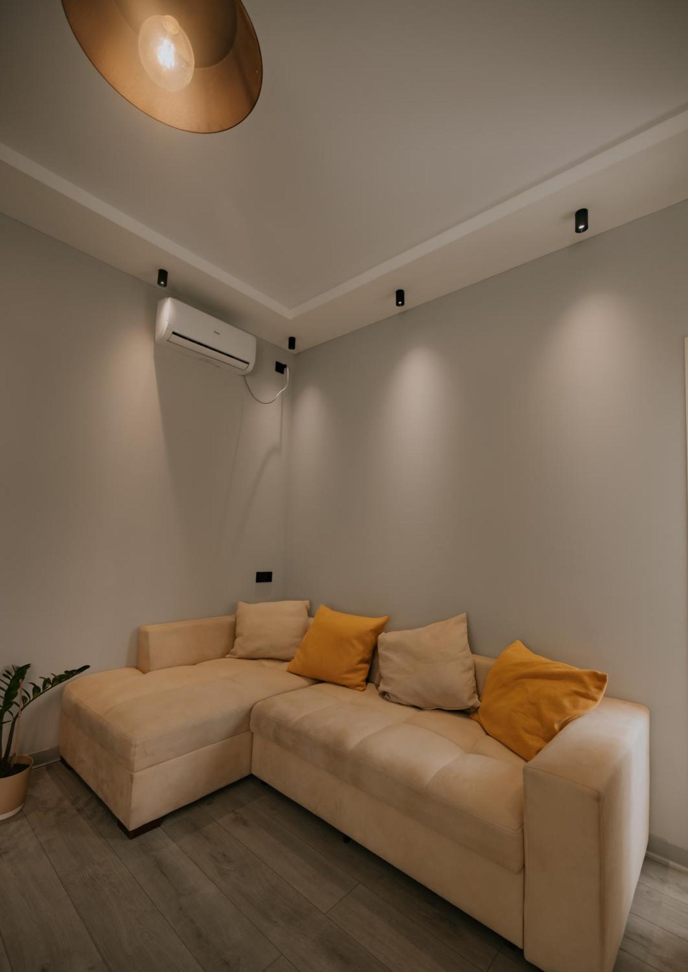 Old Charm Apartment *